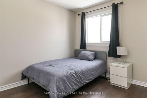 Photo 14 at 22 Meadowlark Road, Cundles East, Barrie