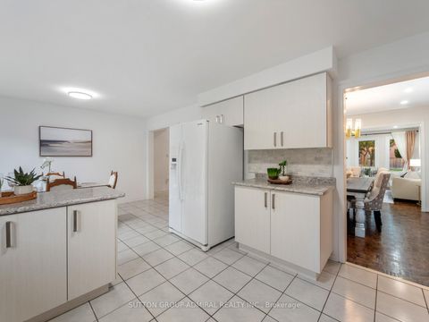 Photo 7 at 40 Brookmill Drive, Brownridge, Vaughan