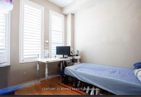Photo 4 at 22 Mansur Terrace, York University Heights, Toronto