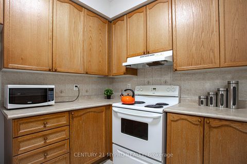 Photo 7 at 22 Mansur Terrace, York University Heights, Toronto