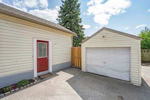 Photo 2 at 61 Victoria Street, Sanford, Barrie