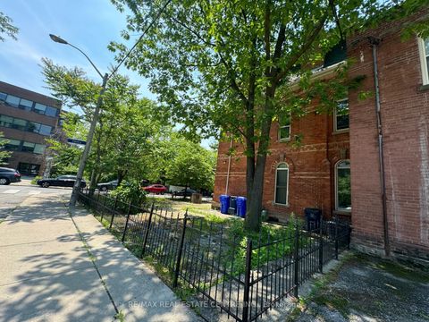 Photo 2 at 28 Cecil Street, Chinatown, Toronto