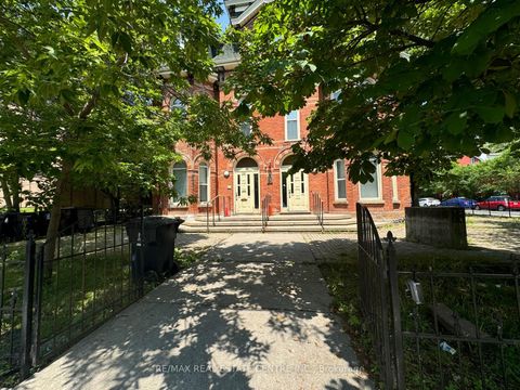 Photo 3 at 28 Cecil Street, Chinatown, Toronto