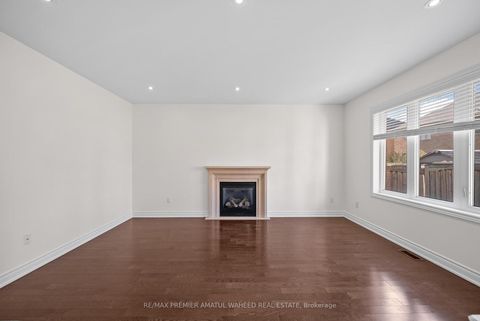 Photo 6 at 144 Ironside Drive, Vellore Village, Vaughan