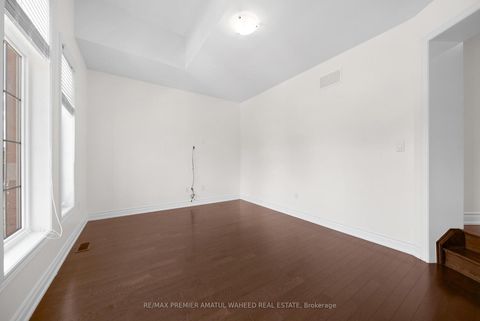Photo 15 at 144 Ironside Drive, Vellore Village, Vaughan
