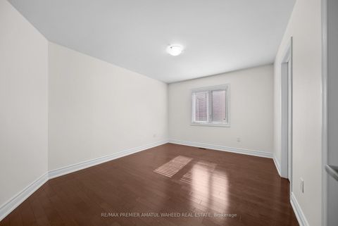 Photo 23 at 144 Ironside Drive, Vellore Village, Vaughan