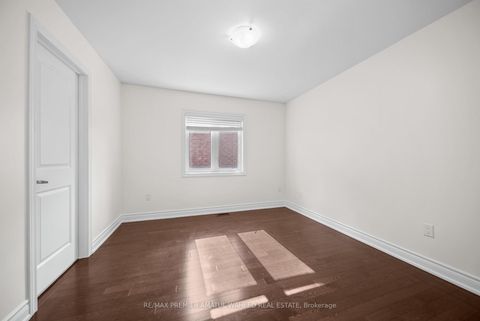Photo 25 at 144 Ironside Drive, Vellore Village, Vaughan