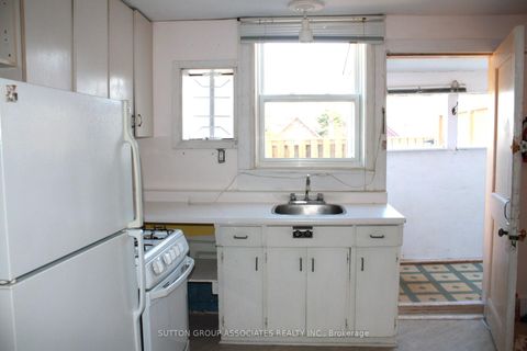Photo 14 at 203 Fairview Avenue, Junction Area, Toronto