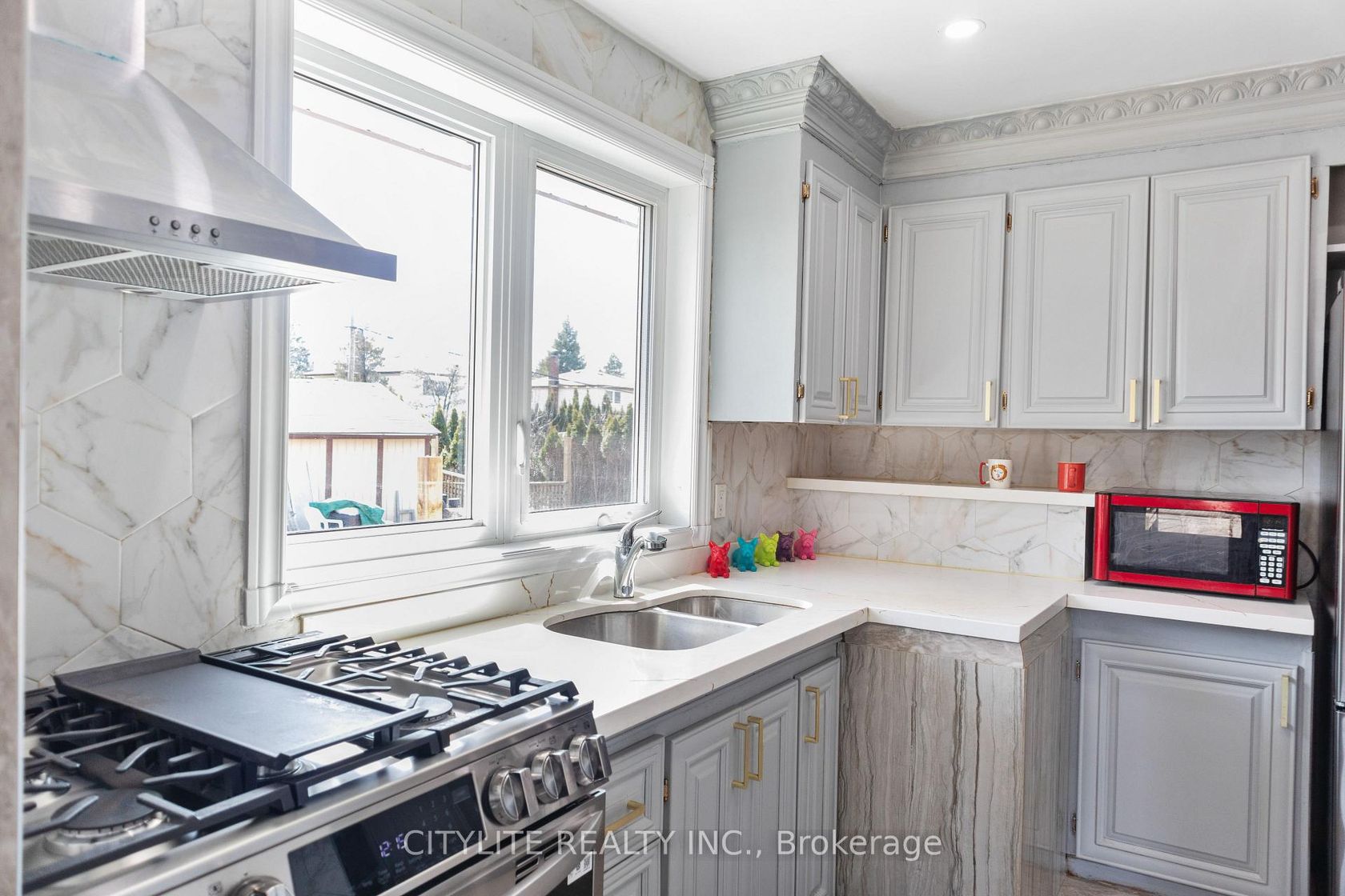 Photo 5 at 2 Emmeline Crescent, Malvern West, Toronto Photo 5 at 2 Emmeline Crescent, Malvern West, Toronto