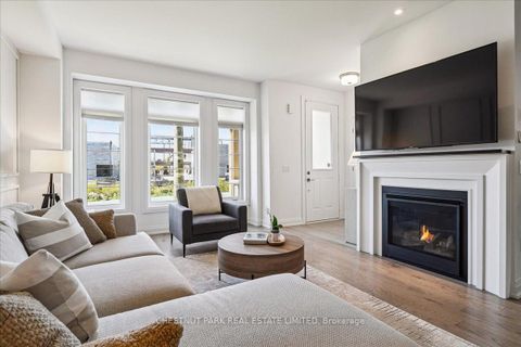 Photo 2 at 4005 Sixth Line, GO Glenorchy, Oakville