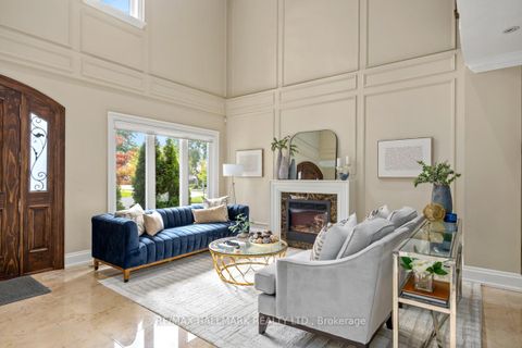 Photo 1 at 14 Ballantyne Court, Rosethorn, Toronto