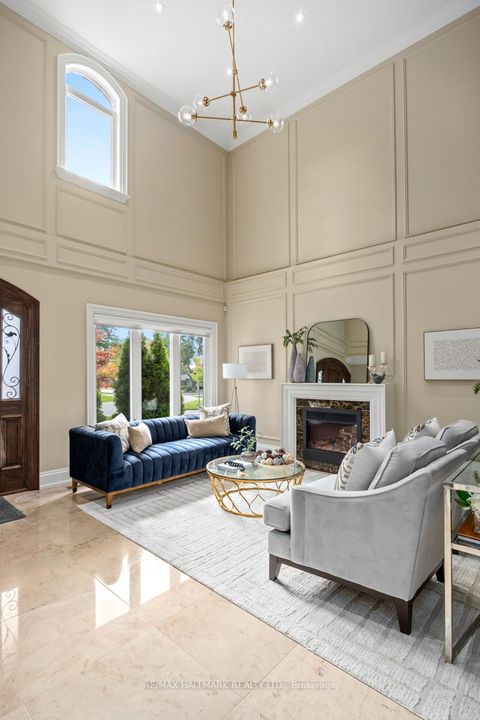 Photo 4 at 14 Ballantyne Court, Rosethorn, Toronto