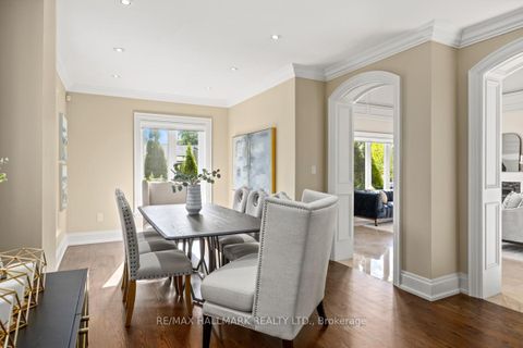 Photo 5 at 14 Ballantyne Court, Rosethorn, Toronto