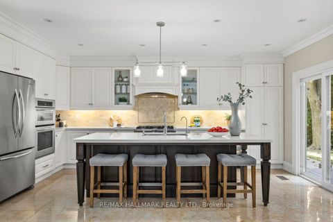 Photo 7 at 14 Ballantyne Court, Rosethorn, Toronto
