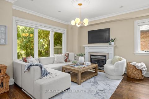 Photo 13 at 14 Ballantyne Court, Rosethorn, Toronto