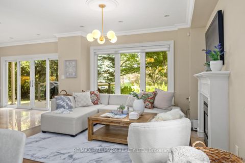 Photo 15 at 14 Ballantyne Court, Rosethorn, Toronto