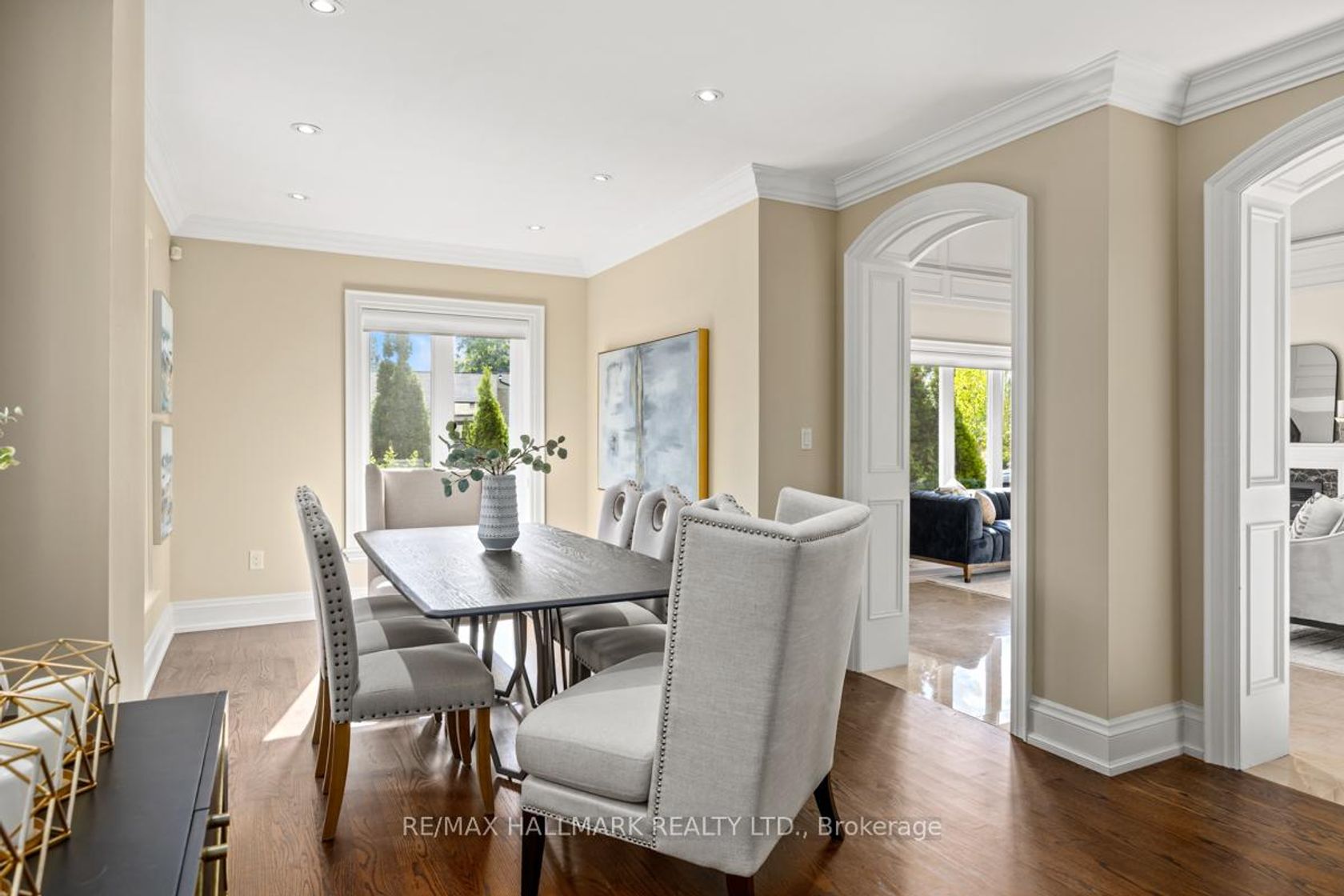 Photo 5 at 14 Ballantyne Court, Rosethorn, Toronto Photo 5 at 14 Ballantyne Court, Rosethorn, Toronto