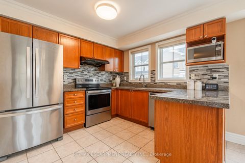 Photo 8 at 38 Archibald Mews, Bendale, Toronto