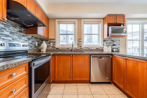 Photo 9 at 38 Archibald Mews, Bendale, Toronto