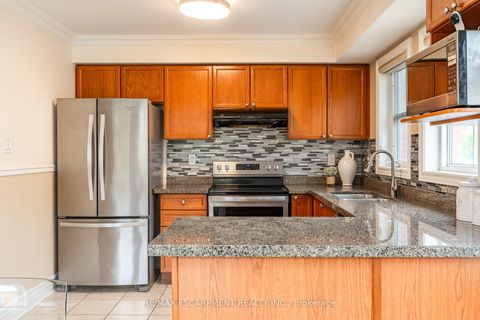 Photo 10 at 38 Archibald Mews, Bendale, Toronto