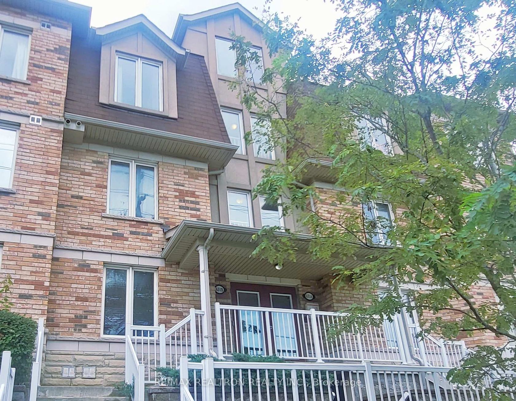 36 - 651 B Warden Avenue, Birchmount, Toronto by Alessia Polo 36 - 651 B Warden Avenue, Birchmount, Toronto