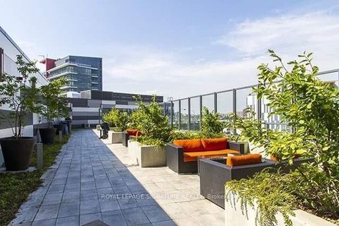 Photo 34 at TH05 - 20 Bruyeres Mews, Waterfront Communities C1, Toronto