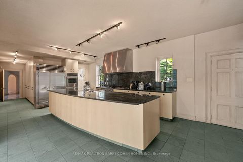 Photo 2 at 7 Alderbrook Drive, Don Mills, Toronto