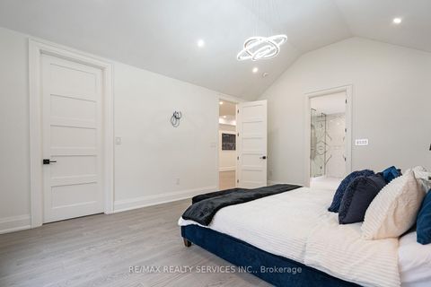 Photo 28 at 3 Bonnyview Drive, Queensway, Toronto