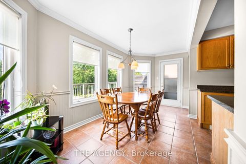Photo 10 at 18 Wildflower Drive, Oak Ridges, Richmond Hill Photo 10 at 18 Wildflower Drive, Oak Ridges, Richmond Hill