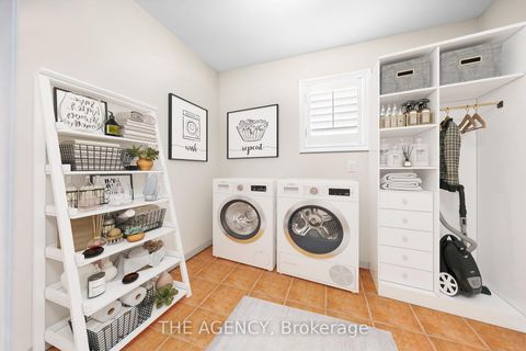 Photo 11 at 18 Wildflower Drive, Oak Ridges, Richmond Hill