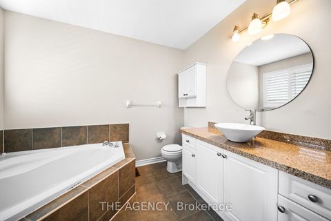 Photo 17 at 18 Wildflower Drive, Oak Ridges, Richmond Hill Photo 17 at 18 Wildflower Drive, Oak Ridges, Richmond Hill
