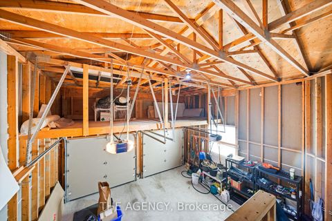 Photo 30 at 18 Wildflower Drive, Oak Ridges, Richmond Hill