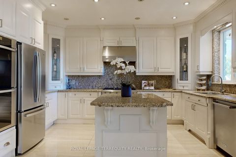 Photo 10 at 12 Highland Hill, Glen Park, Toronto