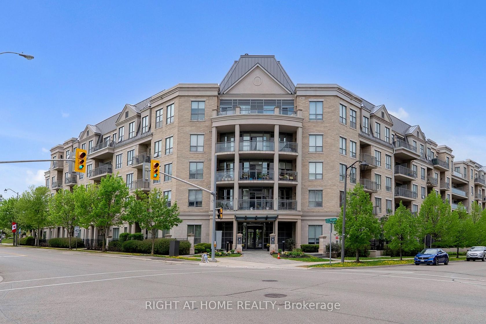 422 - 180 John West Way, Bayview Wellington, Aurora 