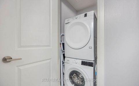Photo 13 at 925 - 560 Front Street W, Waterfront Communities C1, Toronto