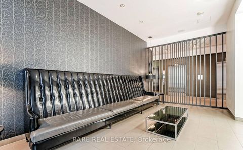 Photo 15 at 925 - 560 Front Street W, Waterfront Communities C1, Toronto