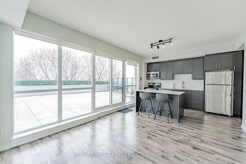 Photo 10 at 625 - 15 James Finlay Way, CFB, Toronto