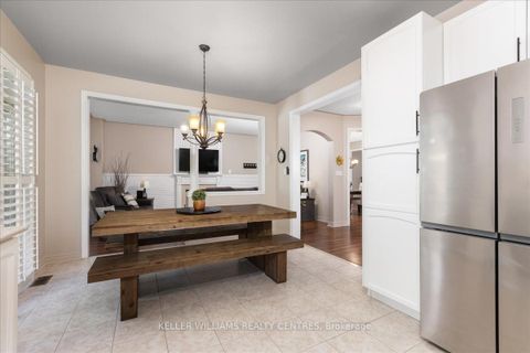 Photo 18 at 47 Ames Crescent, Bayview Northeast, Aurora