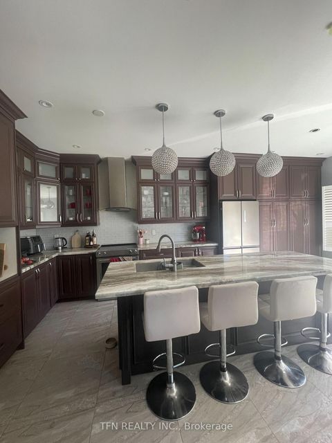 Photo 3 at 5 Belwood Boulevard, Patterson, Vaughan