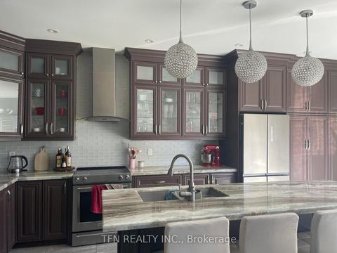 Photo 4 at 5 Belwood Boulevard, Patterson, Vaughan