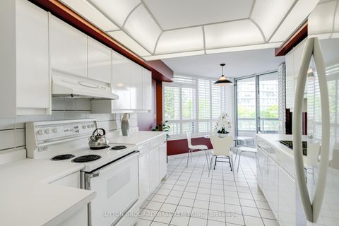Photo 10 at 311 - 7250 Yonge Street, Yorkhill, Vaughan