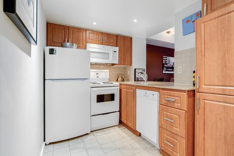 Photo 5 at 332 - 60 Homewood Avenue, South St. James Town, Toronto
