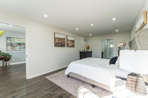 Photo 35 at 499 Aberdeen Avenue N, East Woodbridge, Vaughan