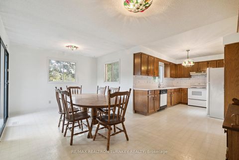 Photo 9 at 154 Meadowbank Road, Leslie Valley, Newmarket