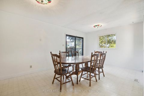 Photo 11 at 154 Meadowbank Road, Leslie Valley, Newmarket