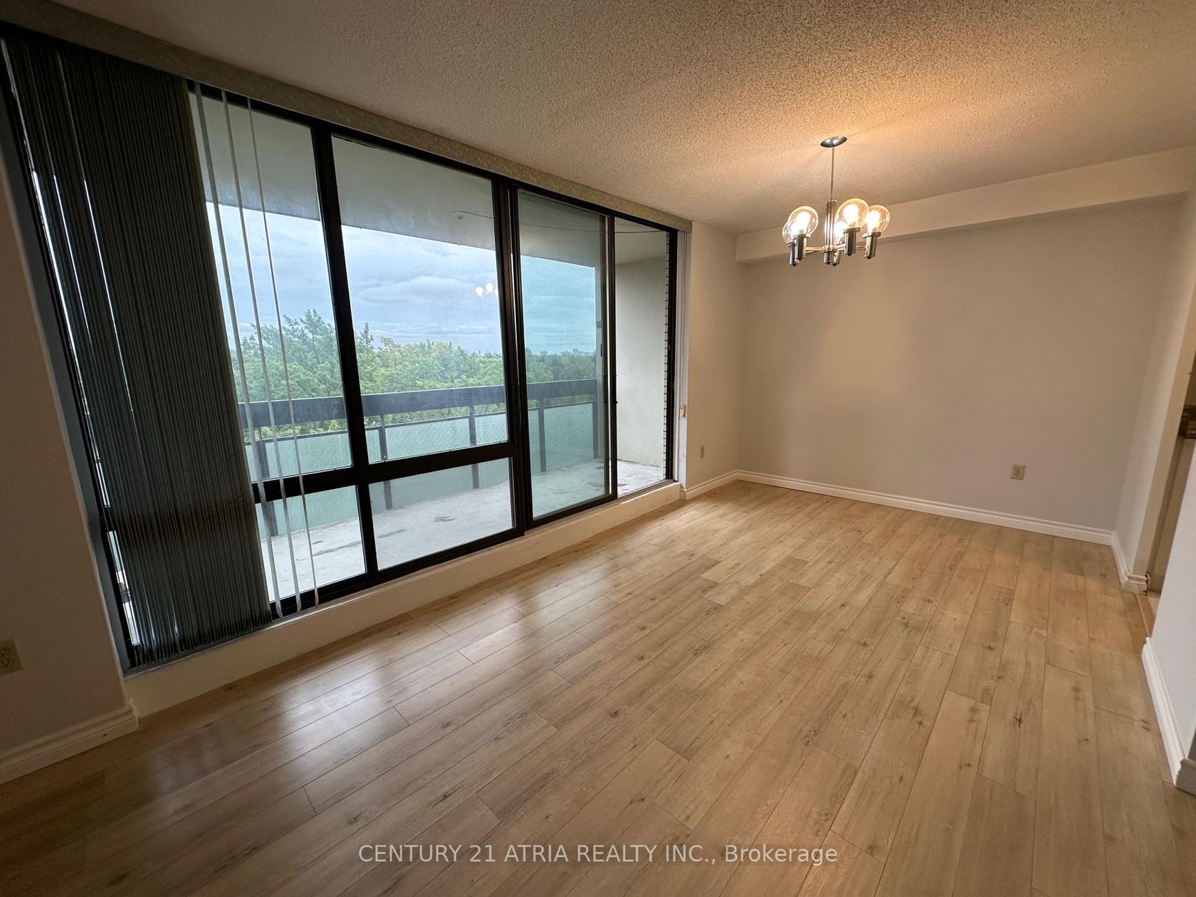 814 - 350 Seneca Hill Drive, Don Valley Village, Toronto 