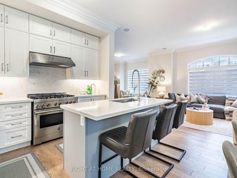 Photo 20 at 95 Viva Gardens, GO Glenorchy, Oakville