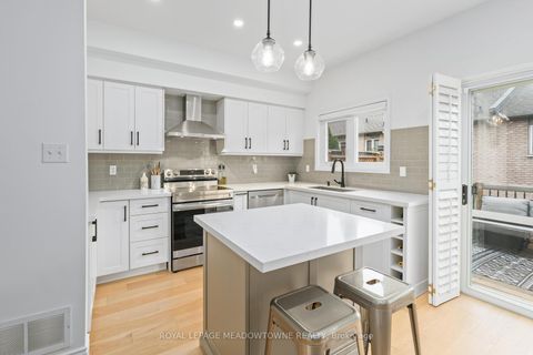 Photo 12 at 139 Harbourview Crescent, Mimico, Toronto