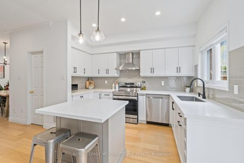 Photo 14 at 139 Harbourview Crescent, Mimico, Toronto