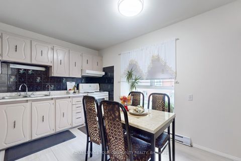 Photo 11 at 72 - 42 John Cabot Way, Jane Heights, Toronto